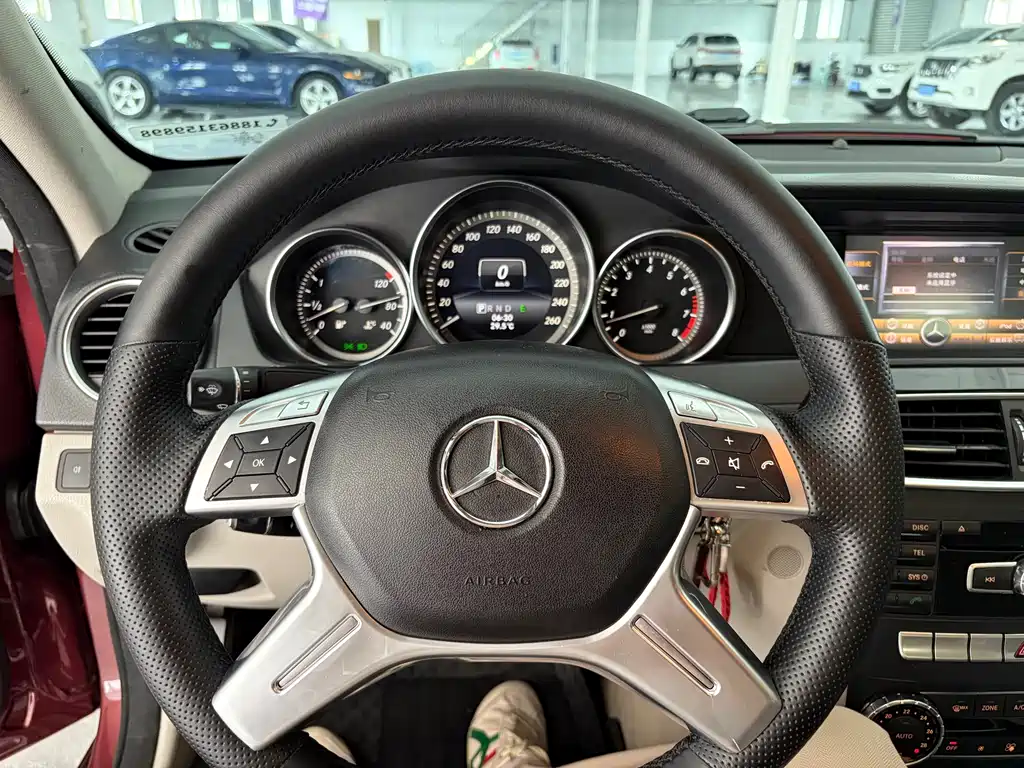 Mercedes-Benz C-Class — миниатюра 11