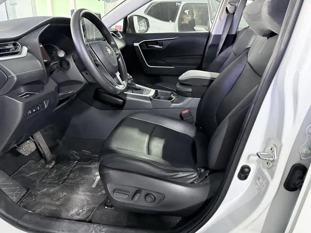 Toyota RAV4 — миниатюра 4