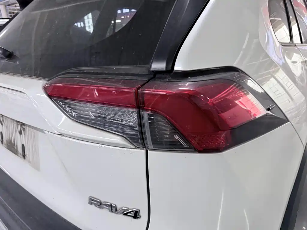 Toyota RAV4 — миниатюра 14