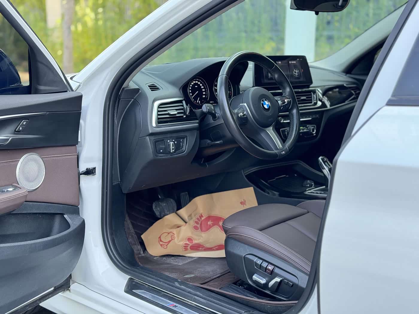 BMW 1 Series 1.5 л 2022 г. Белый, пробег 22000 км
