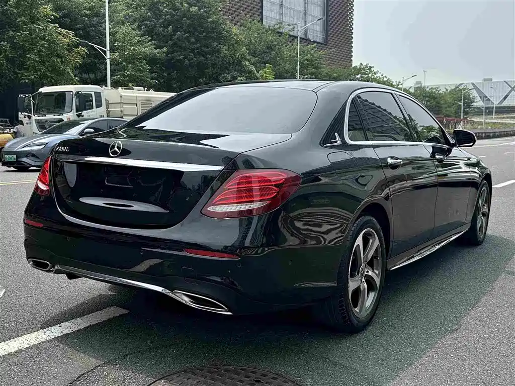 Mercedes-Benz E-Class — миниатюра 7