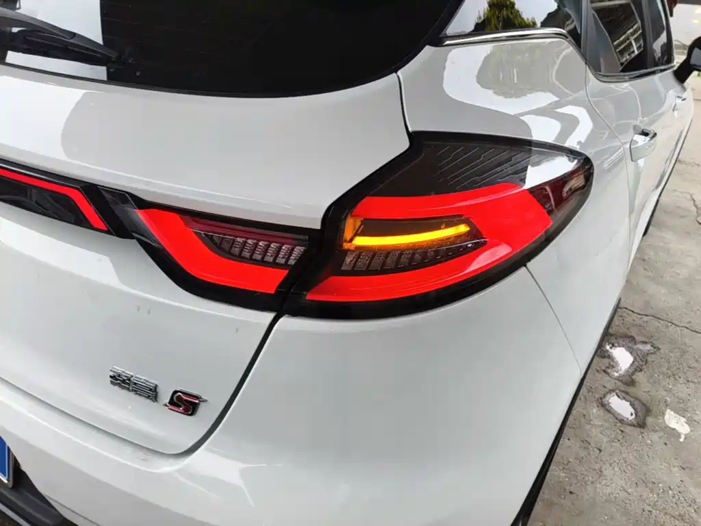 Geely Emgrand S — миниатюра 8