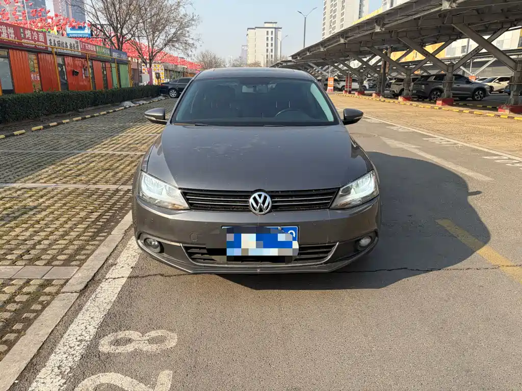 Volkswagen Sagitar 2013