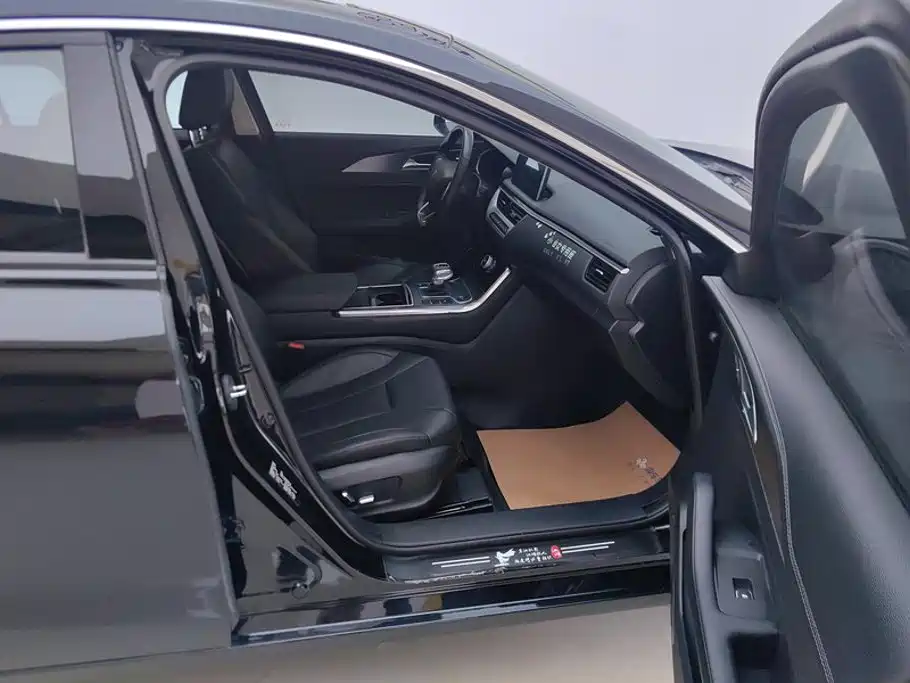 Hongqi H5 2022 1.8T AT