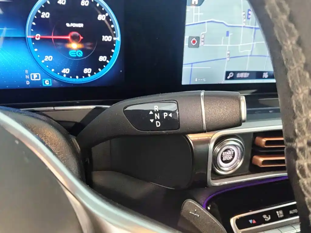 Mercedes-Benz EQC — миниатюра 14