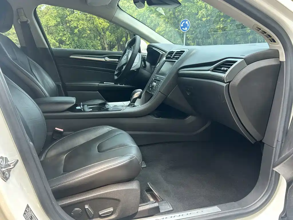 Ford Mondeo — миниатюра 10