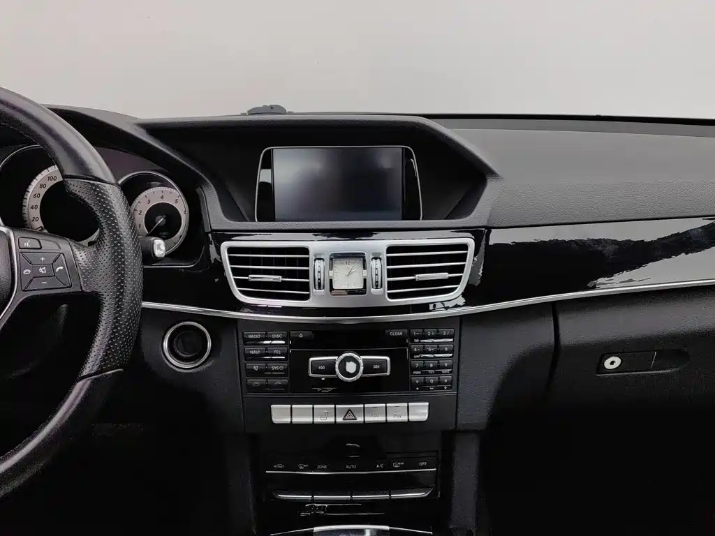 Mercedes-Benz E-Class — миниатюра 12