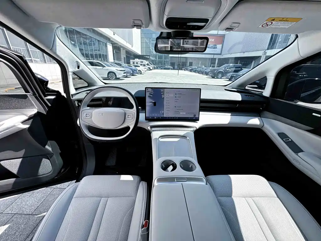 XPeng X9 — миниатюра 41
