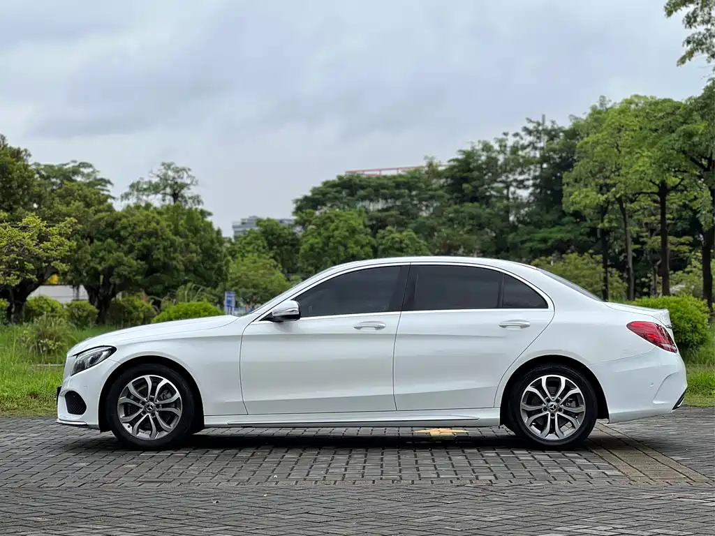 Mercedes-Benz C-Class — миниатюра 7