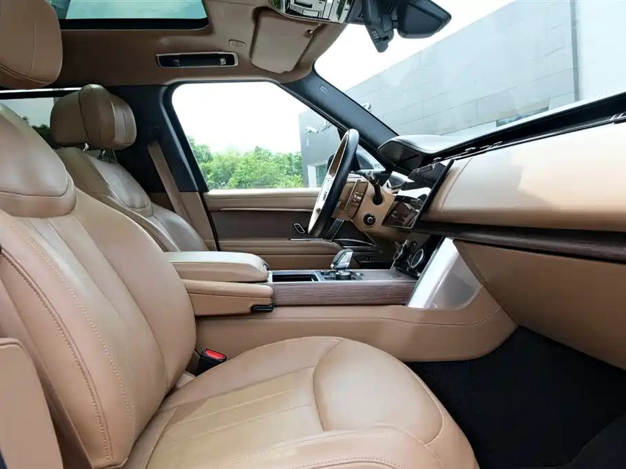 Land Rover Range Rover 2023 3.0 L6 400PS Long Wheelbase