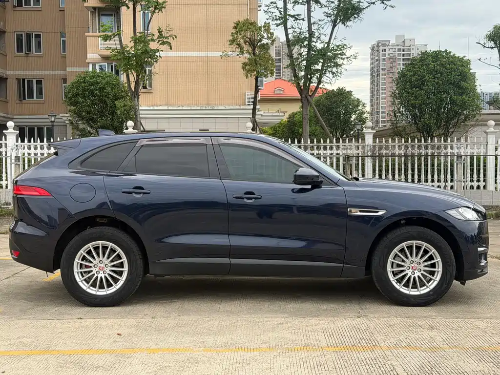 Jaguar F-PACE 2.0T 2WD Urban Premium Edition, фото 7