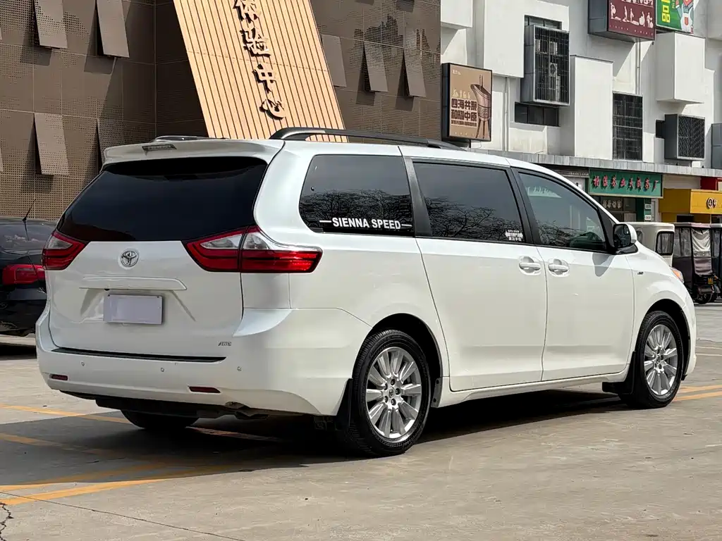 TOYOTA SIENNA