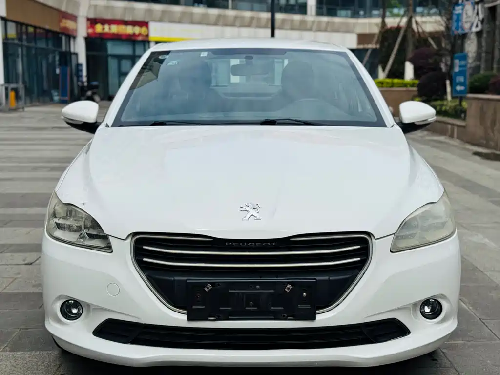 Peugeot 301 1.6L Auto Comfort Edition, фото 2