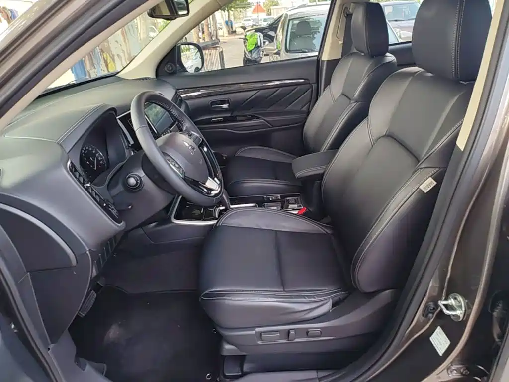 Mitsubishi Outlander — миниатюра 15
