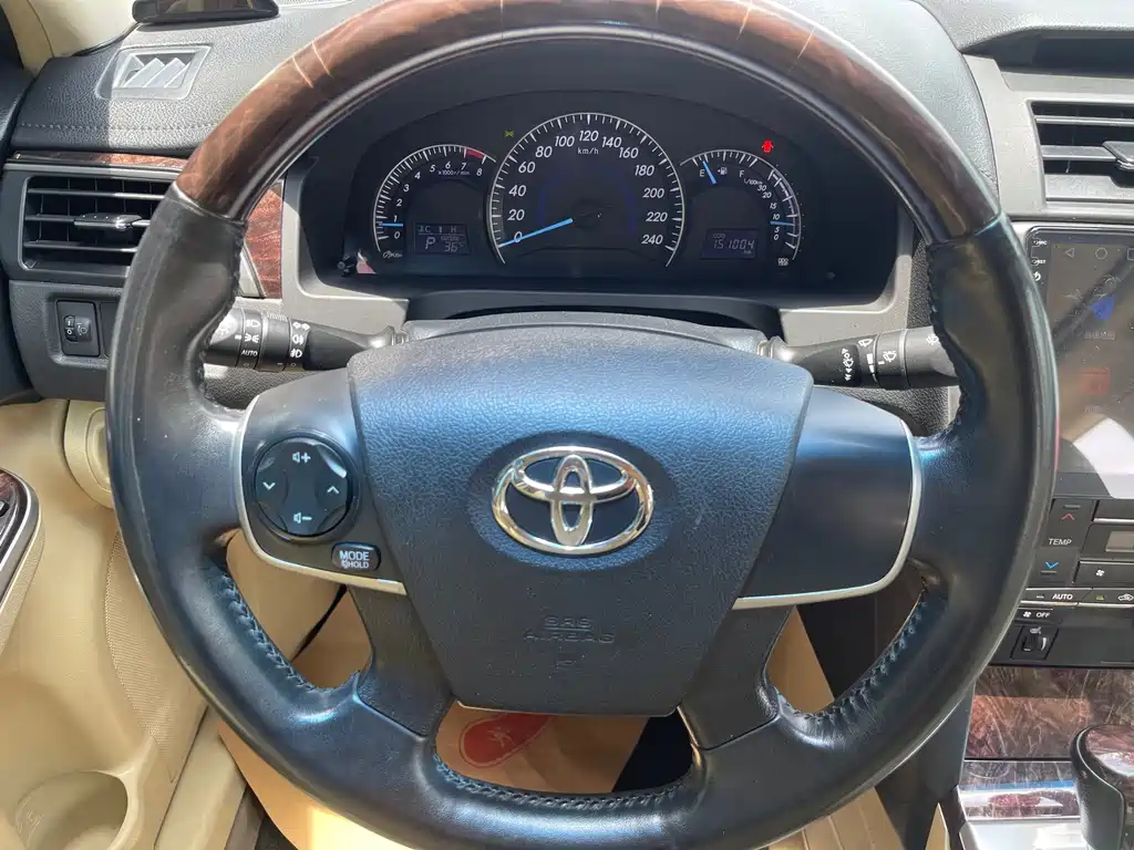 Toyota Camry — миниатюра 11