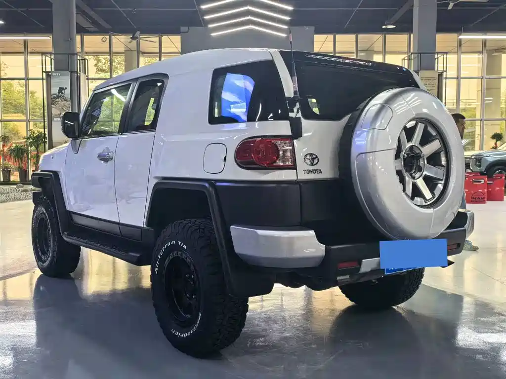 Toyota FJ Cruiser — миниатюра 4