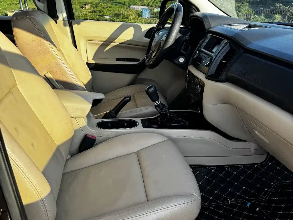 Ford Everest — миниатюра 6