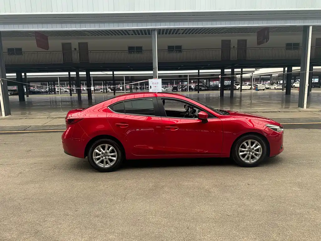 Mazda Mazda3 3 2017 1.5L AT Luxury V