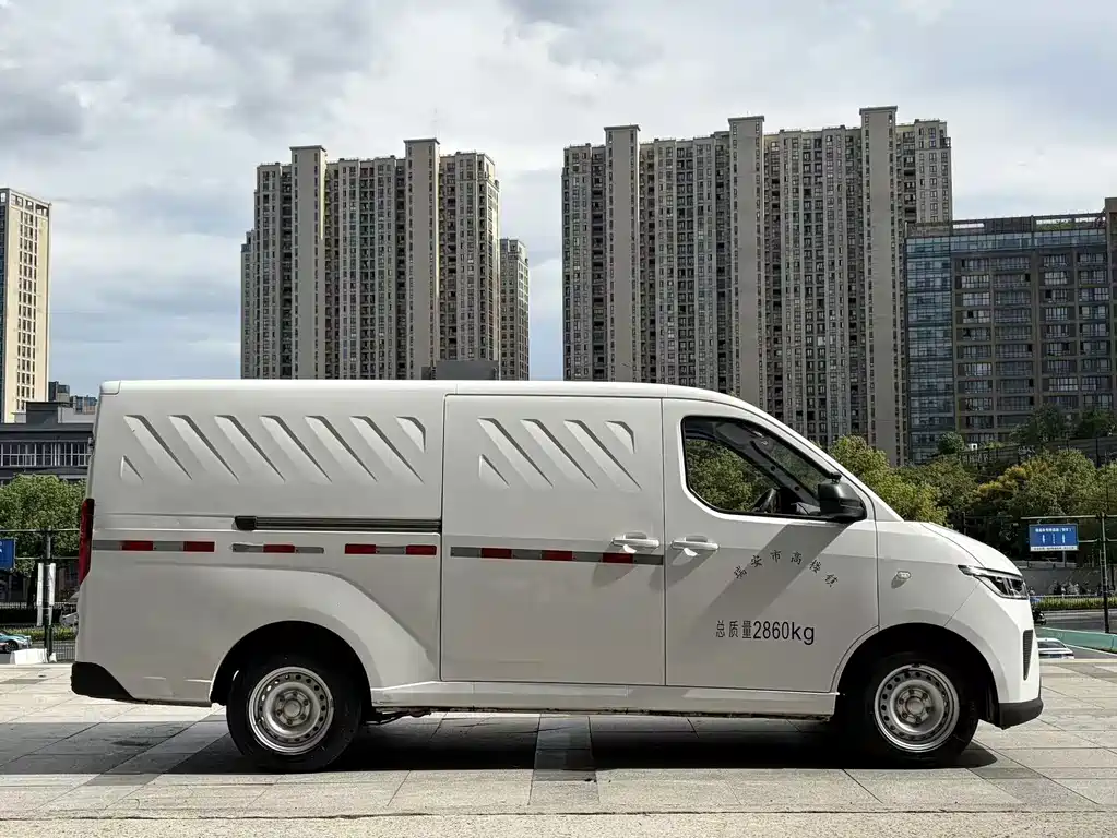 Wuling Yangguang — миниатюра 4