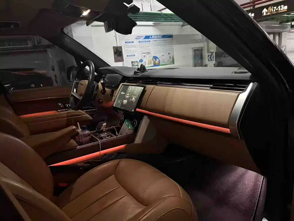 Land Rover Range Rover 2023 3.0 L6 400PS Long Wheelbase