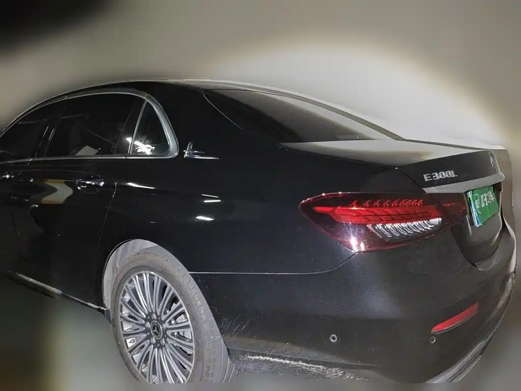 Mercedes-Benz E-Class — миниатюра 6
