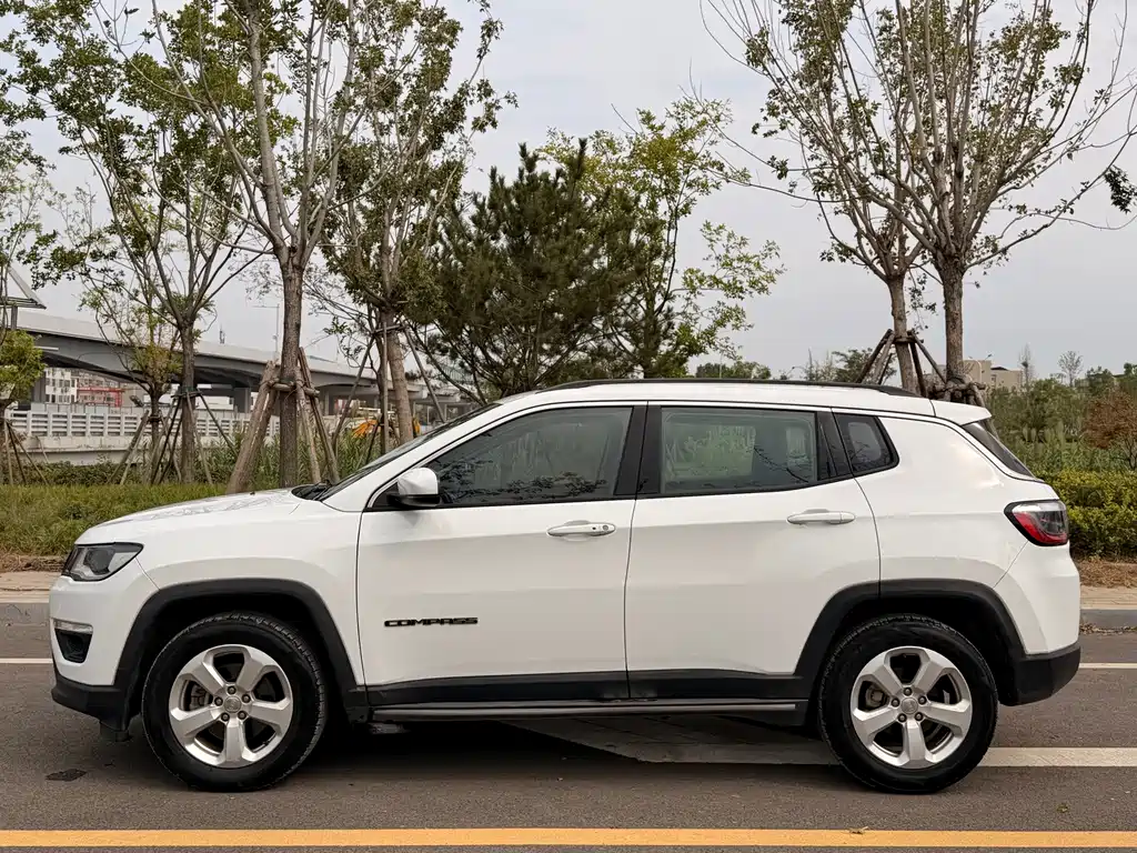 Jeep Compass — миниатюра 8