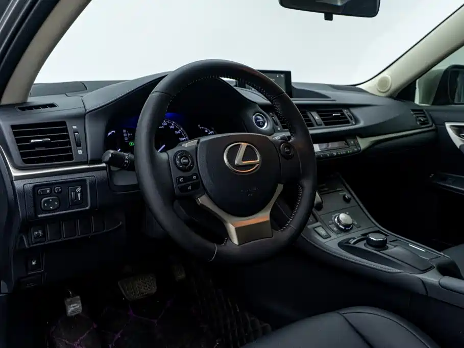 Lexus CT — миниатюра 23
