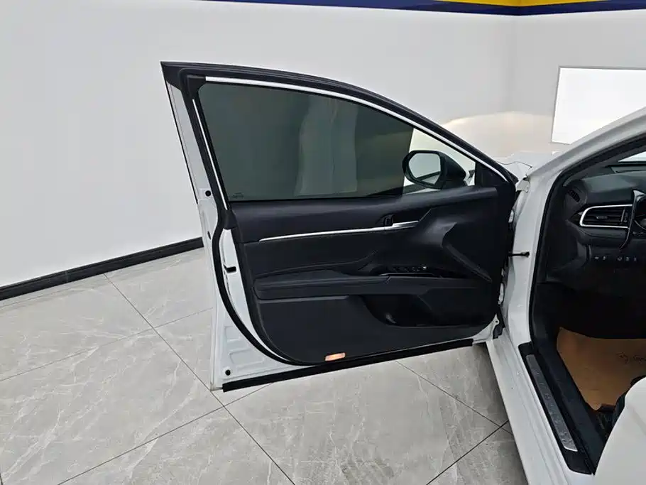 Toyota Camry — миниатюра 7