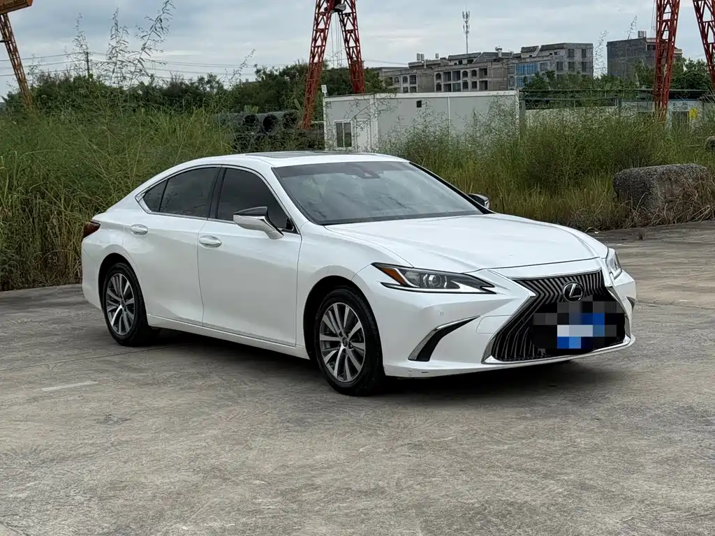 Lexus ES — миниатюра 2