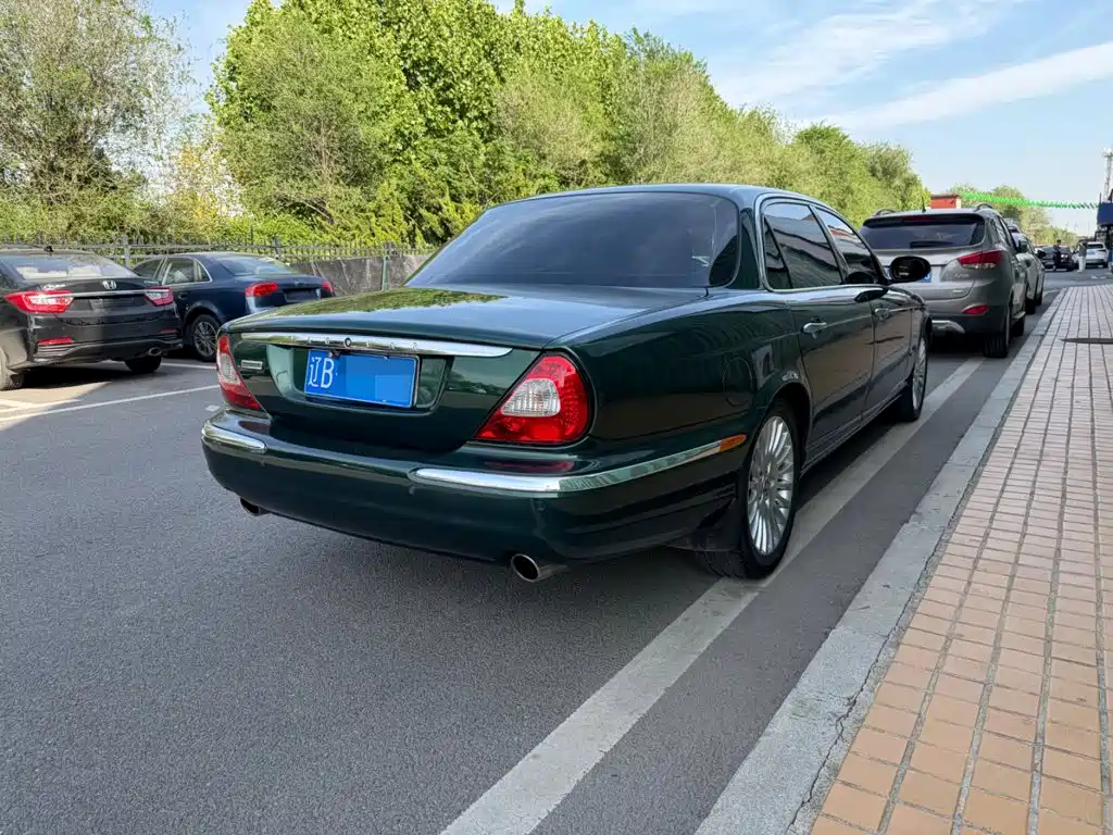 Jaguar XJ — миниатюра 16