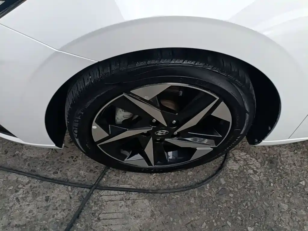 Hyundai Elantra — миниатюра 23