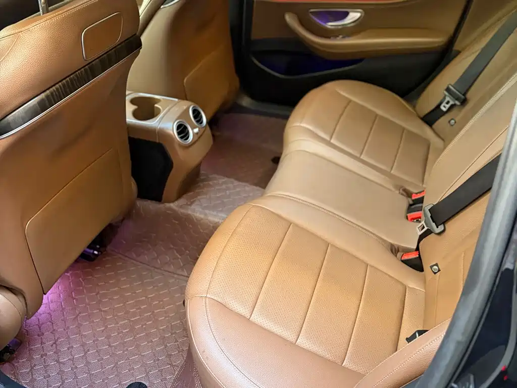 Mercedes-Benz E-Class — миниатюра 6