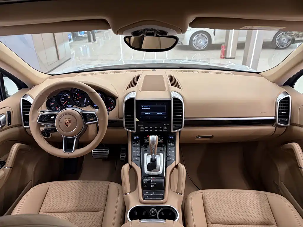 Porsche Cayenne — миниатюра 7