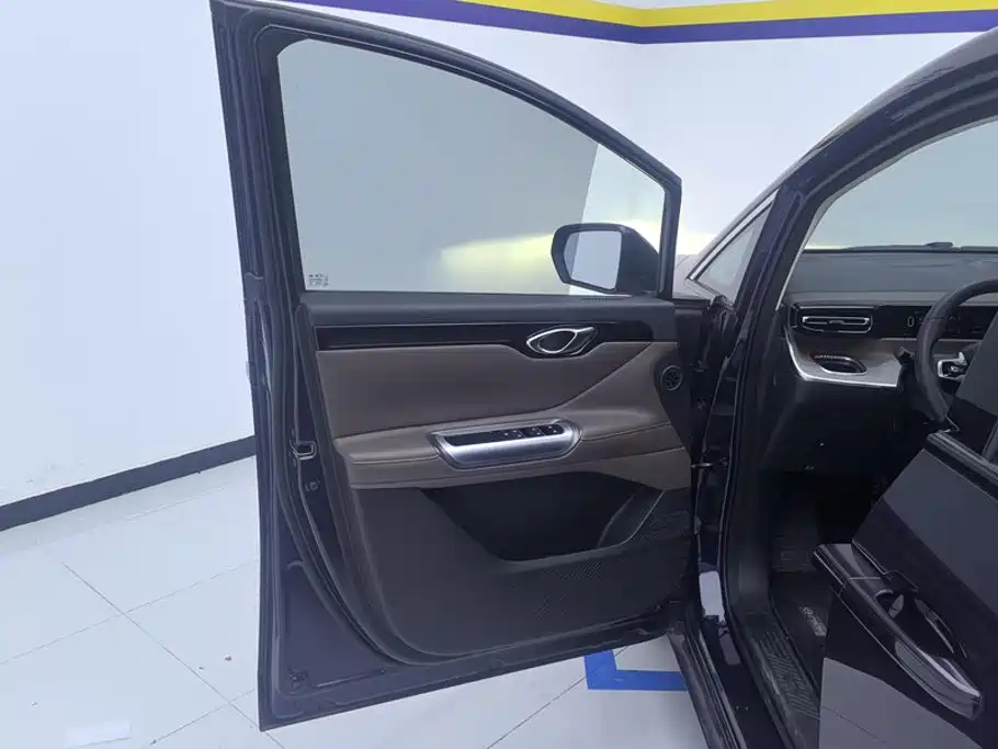 GAC Motor Trumpchi E8 PHEV — миниатюра 7