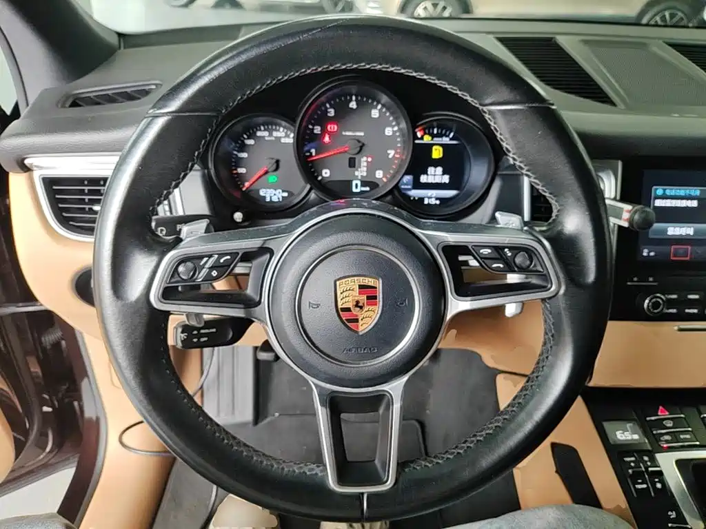 Porsche Macan — миниатюра 11