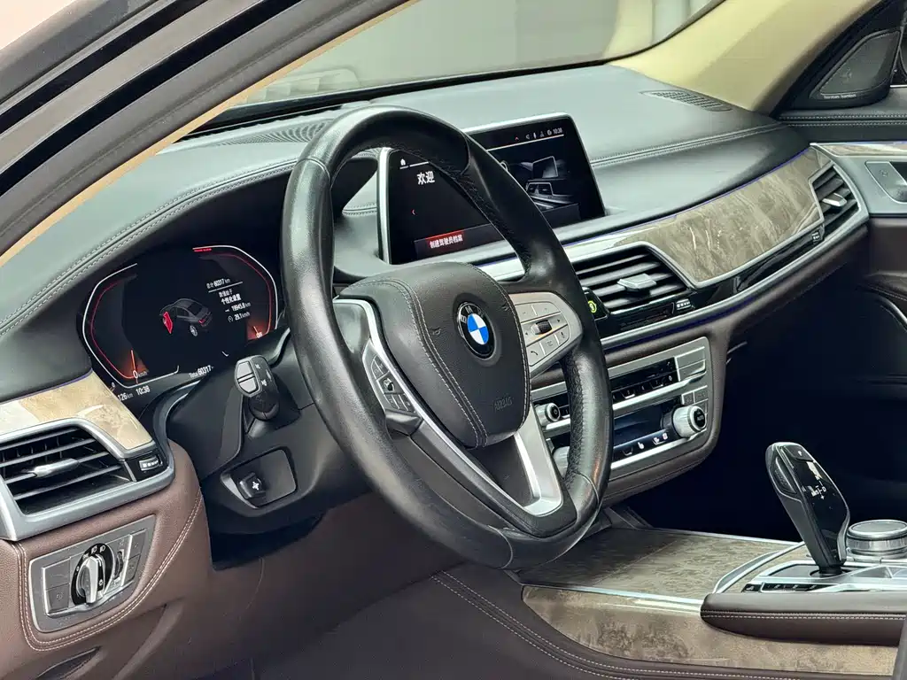 BMW 7 Series — миниатюра 2