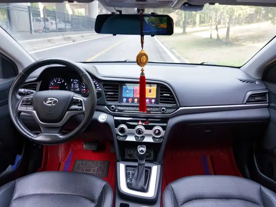 Hyundai Elantra — миниатюра 3