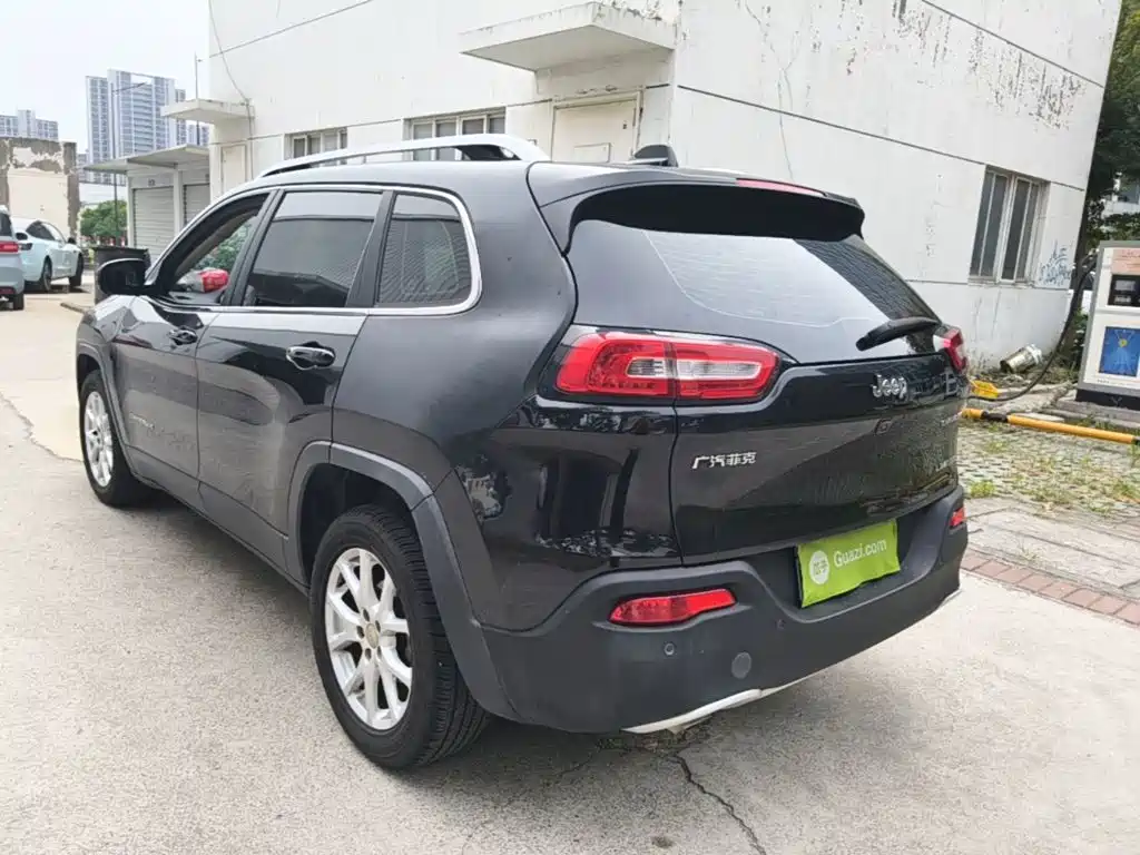 Jeep Cherokee — миниатюра 5