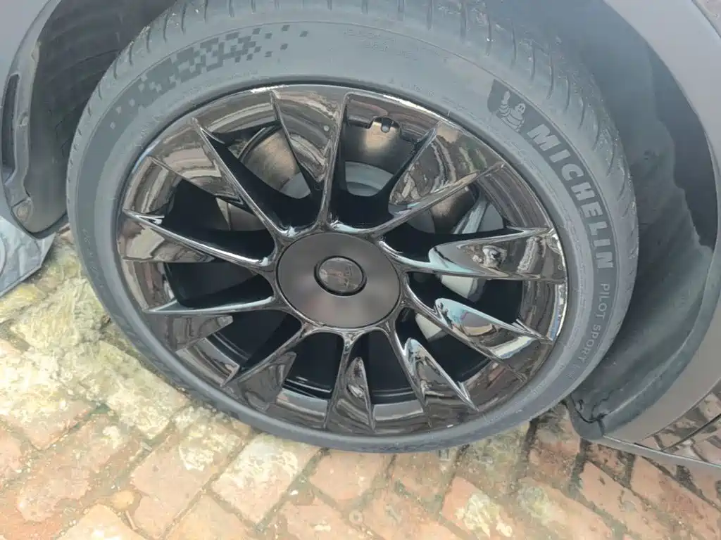 Tesla Model Y — миниатюра 23