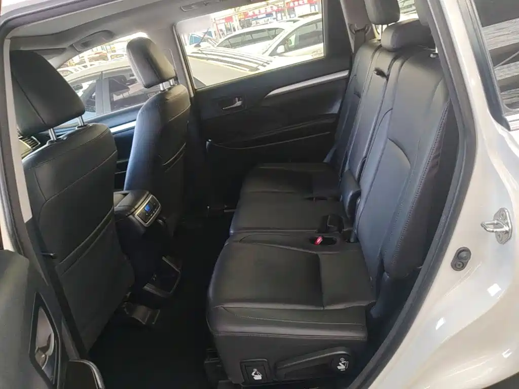 Toyota Highlander — миниатюра 17