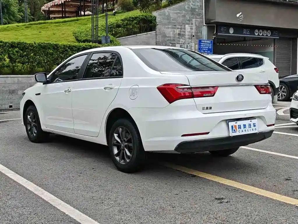 BYD Qin — миниатюра 9
