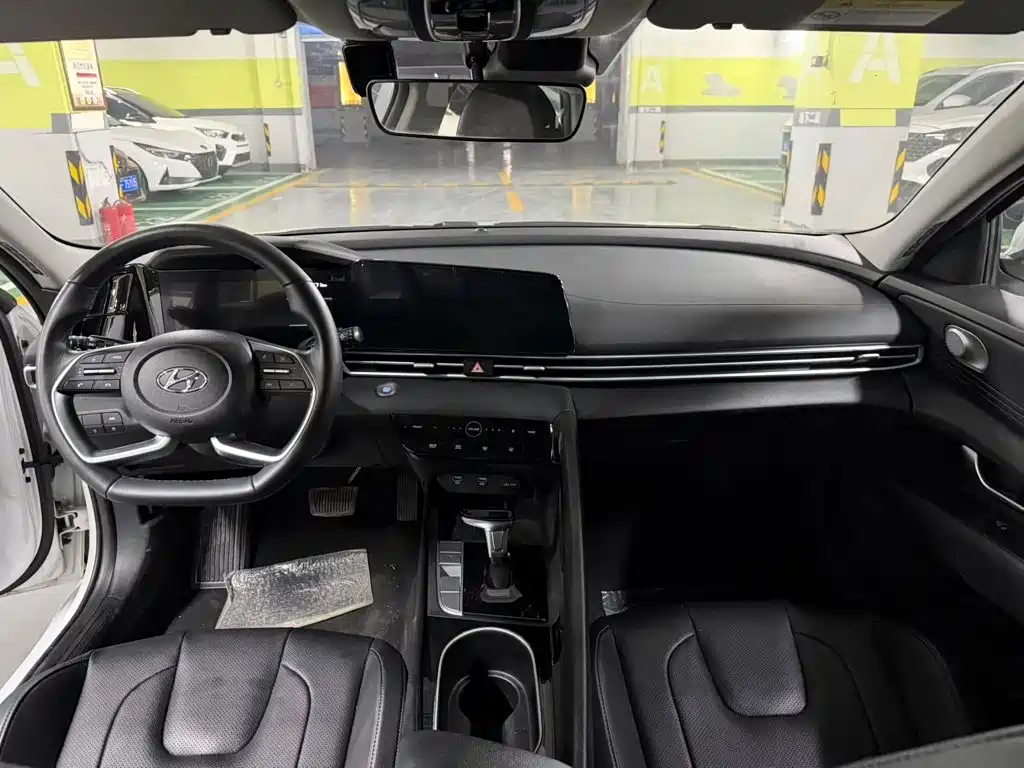 Hyundai Elantra — миниатюра 6