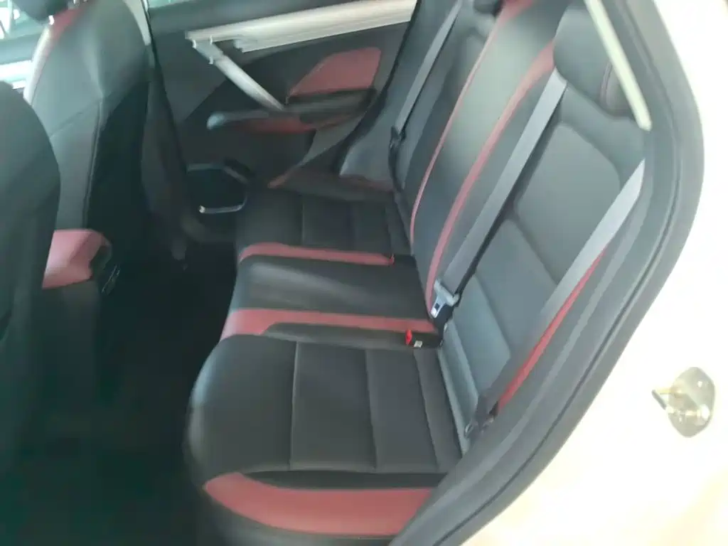 Geely Binyue — миниатюра 17
