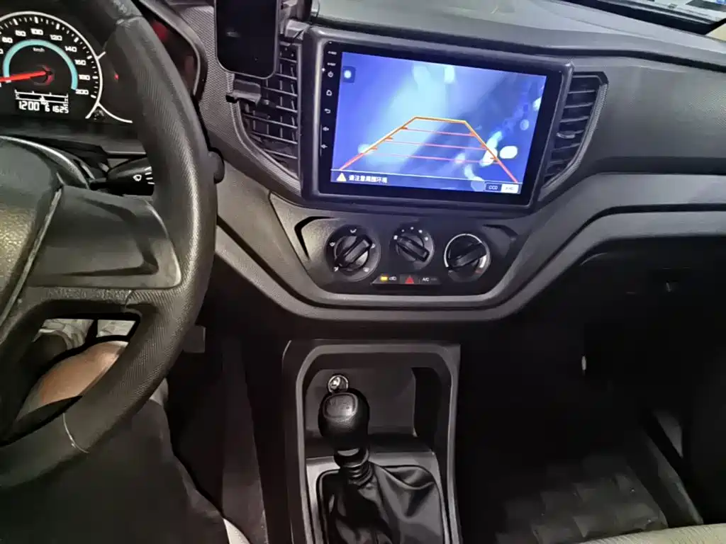 Wuling Hongguang V — миниатюра 13