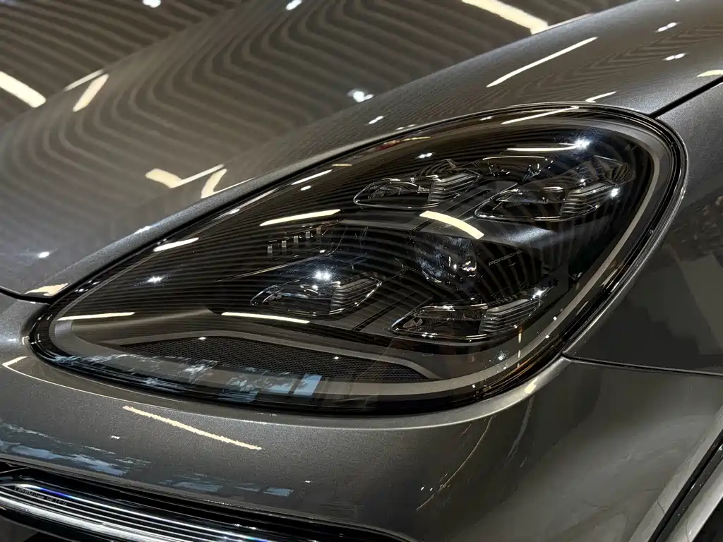 Porsche Cayenne — миниатюра 7