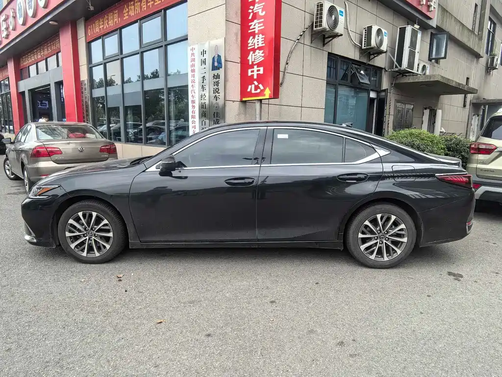 Lexus ES — миниатюра 8