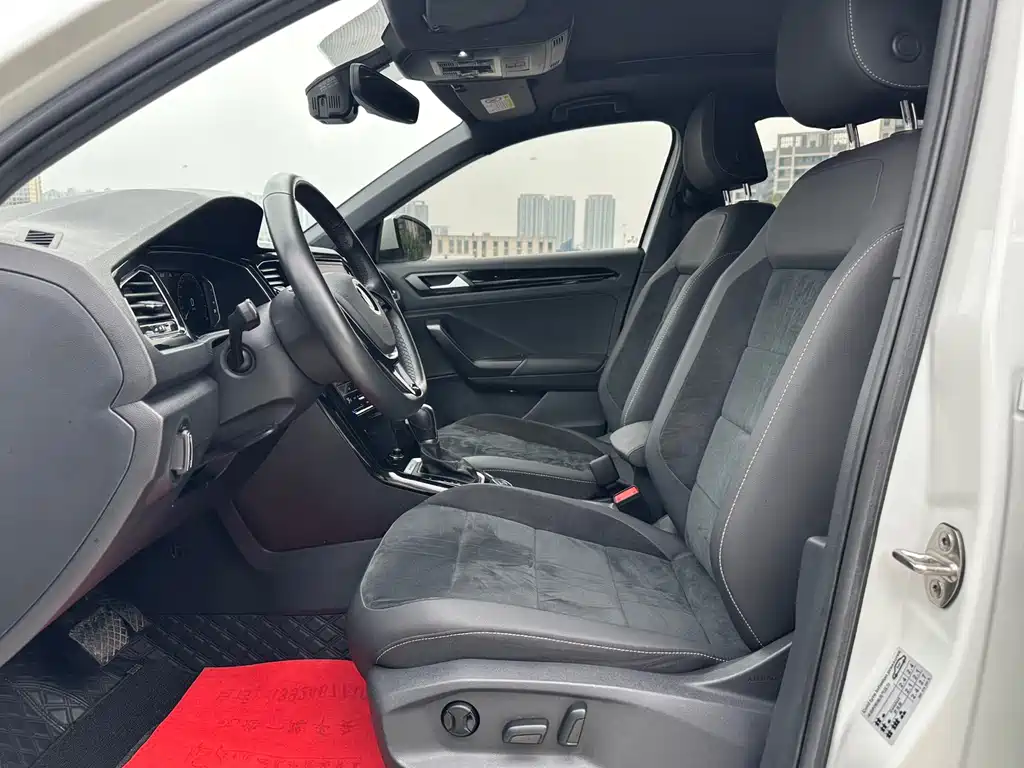 Volkswagen T-Roc — миниатюра 9