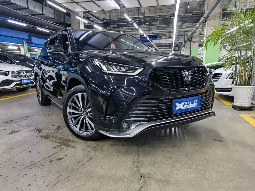 Toyota Crown Kluger — миниатюра 3