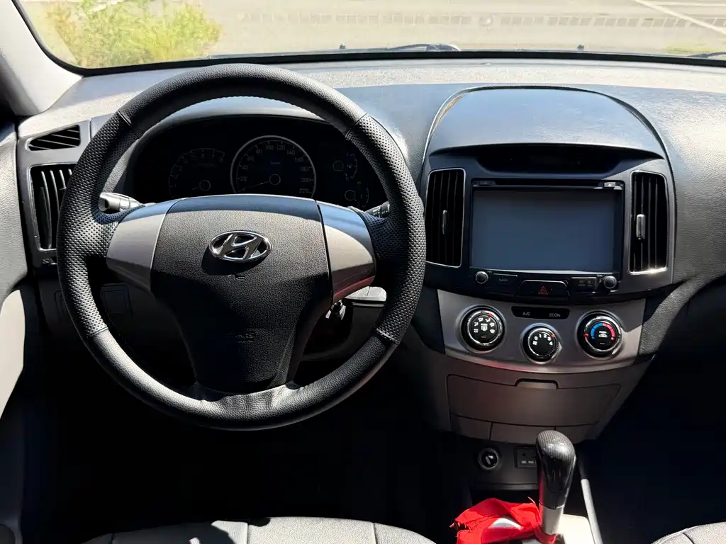 Hyundai Elantra — миниатюра 9