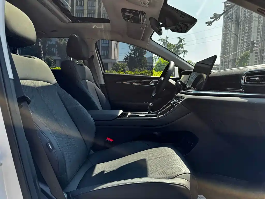 Geely Emgrand — миниатюра 9